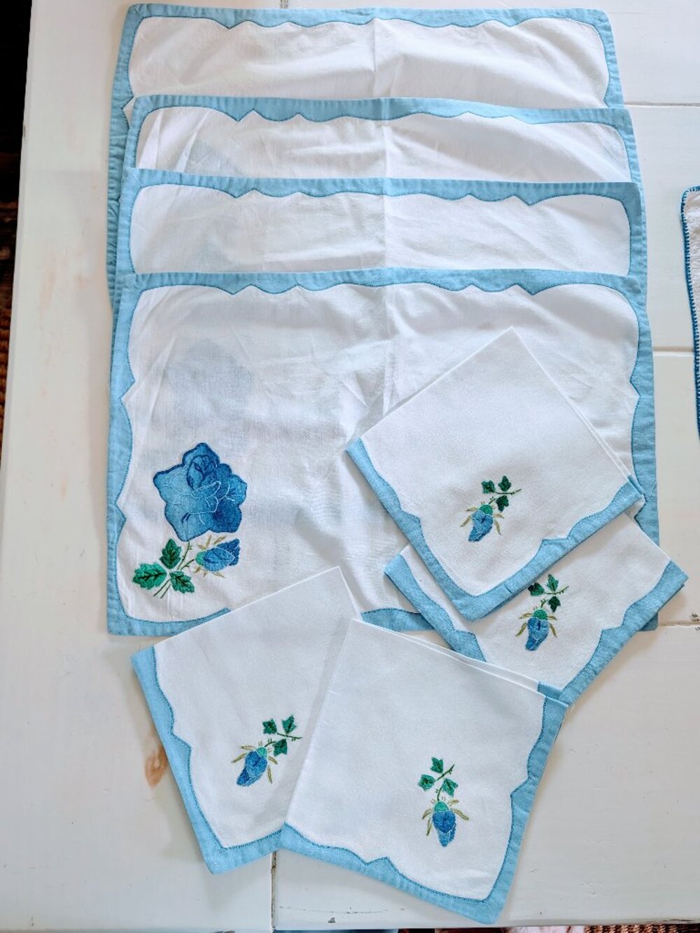 VTG Hand Embroidered Appliqué Linen Placemats Napkins Set 4 Blue Floral Cottage